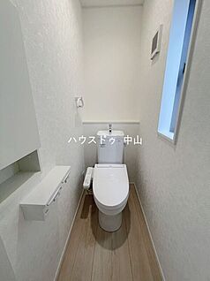 ＼2階にも快適な洗浄便座付きトイレ／