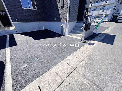 ＼ゆとりある駐車スペース／