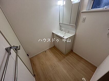 ＼清潔感あふれる洗面空間／