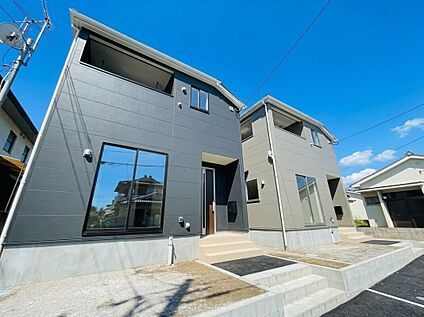 ＼堂々とした佇まいの新築戸建／