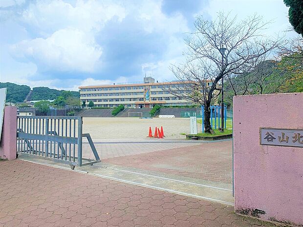 谷山北中学校(約2,350m)