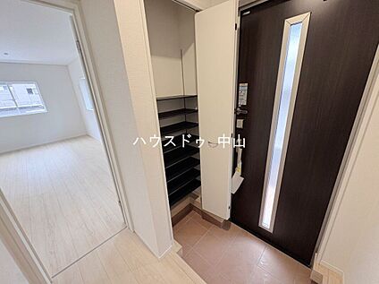 ＼すっきり片付く玄関収納／