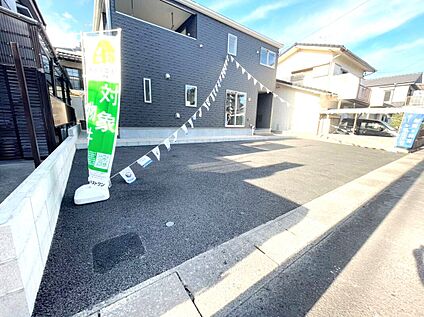 ＼圧巻の駐車5台可能スペース／