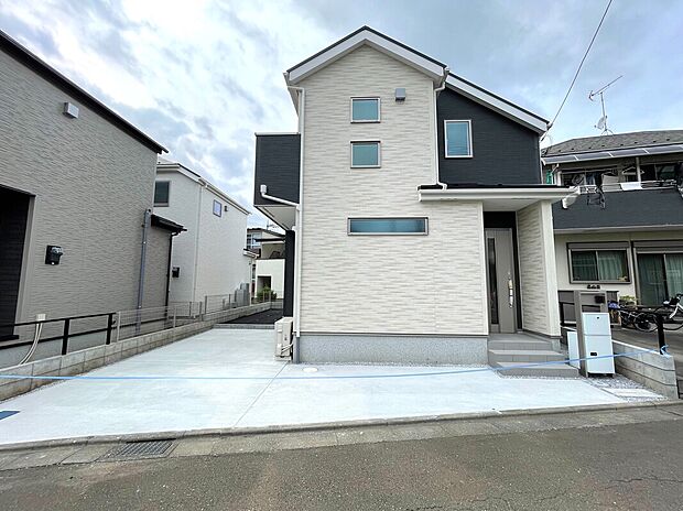 3号棟
消防署や警察署など防災拠点となる建物に求められる最も高い耐震性能を持つ住宅基準で、震度7ほどの地震にも耐えられる安心の設計です♪