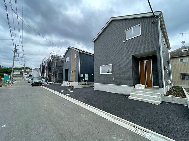 19号棟
住宅ローンに関してもお任せ下さい♪
〇頭金、自己資金無しでも購入できます
〇マイカーローン、カードローンを住宅ローンでおまとめ可
〇家具、家電、引っ越し費用も借入可
〇勤続年数1年未満可