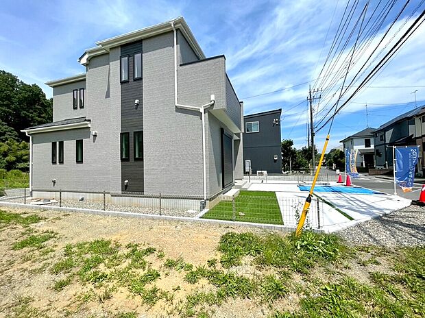 ◆前面道路は約5mのためお車の出し入れもラクに出来ます。またカースペースはお車だけでなく自転車なども停められるよう2台分確保、充実したカーライフをお楽しみいただけます。
