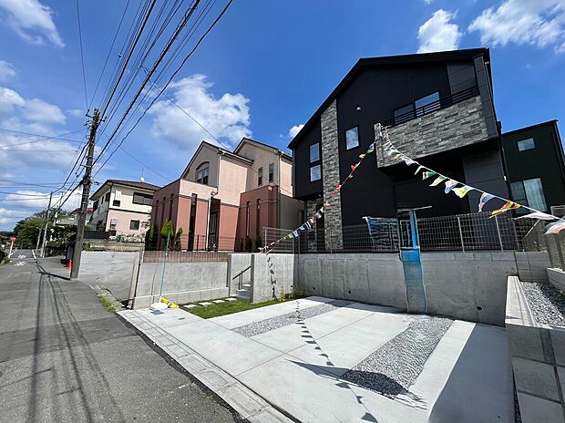 住宅ローンに関してもお任せ下さい♪
〇頭金、自己資金無しでも購入できます
〇マイカーローン、カードローンを住宅ローンでおまとめ可
〇家具、家電、引っ越し費用も借入可
〇勤続年数1年未満可