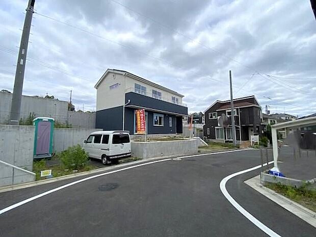 No.128
休日にご家族揃ってご見学はいかがでしょうか♪実際の現地を見てみると図面などではわからない、新たな発見もありますのでまずはお気軽にお問い合わせください♪♪