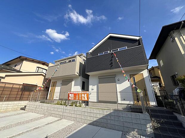 ☆1号棟☆
休日にご家族揃ってご見学はいかがでしょうか♪実際の現地を見てみると図面などではわからない、新たな発見もありますのでまずはお気軽にお問い合わせください♪