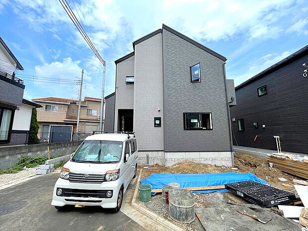 1号棟
住宅ローンに関してもお任せ下さい♪
〇頭金、自己資金無しでも購入できます
〇マイカーローン、カードローンを住宅ローンでおまとめ可
〇家具、家電、引っ越し費用も借入可
〇勤続年数1年未満可