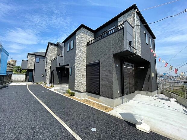 JR中央線「八王子」駅まで徒歩14分♪小中学校・保育園が徒歩10分圏内に揃っているため、ご家族皆様に嬉しい立地の全3棟!!