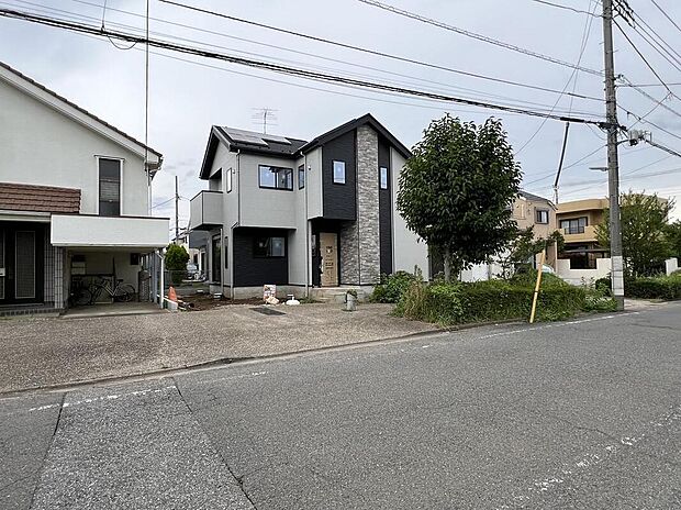 現地（2026年6月）撮影
一戸建ての大きなメリットは、「自分の土地」を自由に使えること。好きなペットが飼えるほか、ガーデニングやＤＩＹ、車やバイクの手入れなど様々な趣味を楽しめます♪