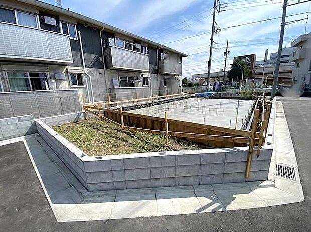1号棟
現地(2026年7月)撮影
☆飯田グループホールディングス唯一の販売専門会社のホームトレードセンターの社員が直接、当物件をご案内いたします。見学希望、資料請求等、お気軽にお問い合わせください。
