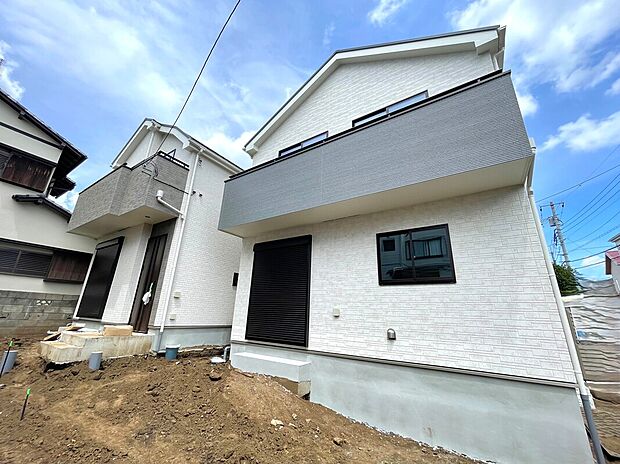 現地をご覧いただきながら、住まいの夢をお聞かせください。当日のご見学予約も承ります。同じものは2つとない「夢のマイホーム」との出会いが待っているかもしれません。