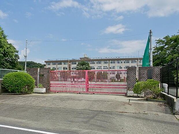 八王子市立上壱分方小学校(約550m)