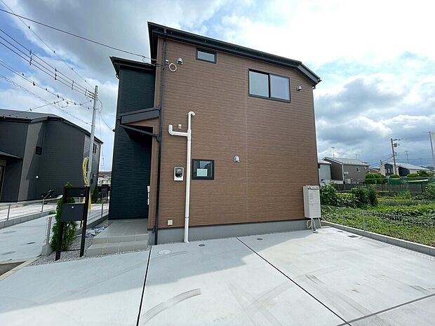 【現地外観写真】6号棟 資料送付・ご見学即対応!建物完成しておりますので、室内ご内覧いただけます♪ご不明点等、スタッフがしっかりと説明させていただきますので、安心して現地をご覧ください♪