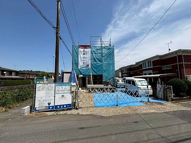 【前面道路含む現地写真】飯田グループホールディングス唯一の販売専門会社のホームトレードセンターの社員が直接、当物件をご案内いたします。見学希望、資料請求等、お気軽にお問い合わせくださいませ！