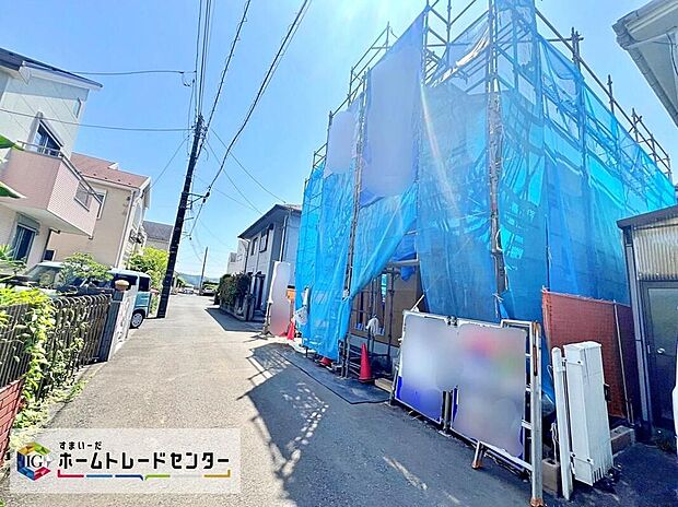 【前面道路含む現地写真】周辺は静かで落ち着いた住宅街。車通りも少ないため、小さなお子様との暮らしにも安心です♪
