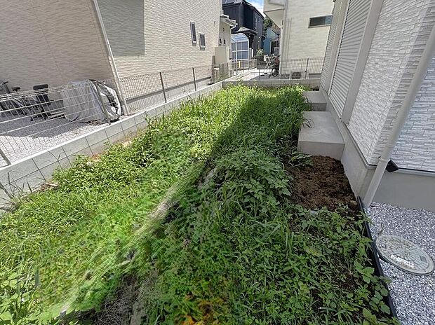 【庭】戸建て住宅ならではの長所《お庭》付！お子様と遊んだり家庭菜園を始めてみたり…。お家時間が充実しそうですね♪