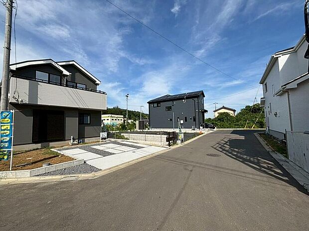 【前面道路含む現地写真】当日のご見学予約も承ります。同じものは２つとない「夢のマイホーム」との出会いが待っているかもしれません。