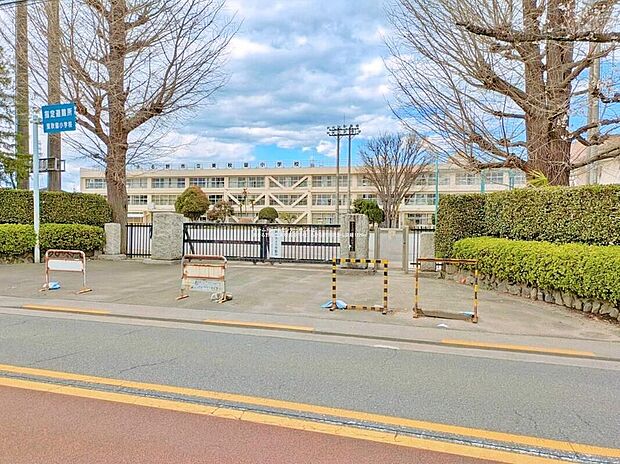 あきる野市立東秋留小学校（約1,200m）