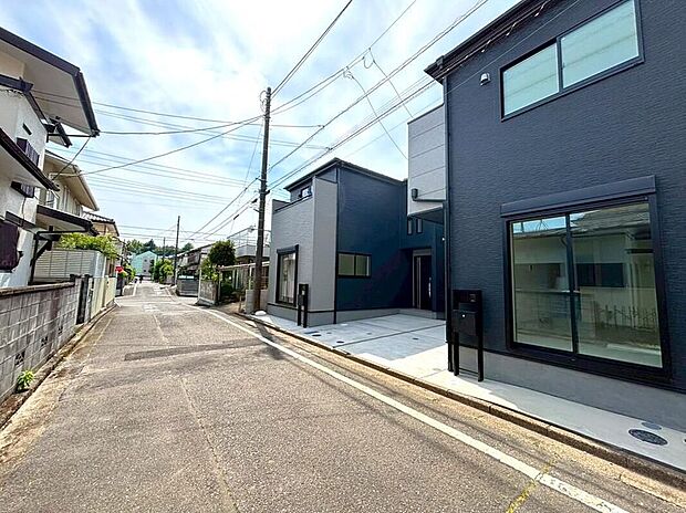 【前面道路含む現地写真】住宅ローンに関してもお任せ下さい♪
〇頭金、自己資金無しでも購入できます
〇マイカーローン、カードローンを住宅ローンでおまとめ可
〇家具、家電、引っ越し費用も借入可
〇勤続年数１年未満可