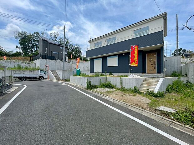 【現地外観写真】No.128 休日にご家族揃ってご見学はいかがでしょうか♪実際の現地を見てみると図面などではわからない、新たな発見もありますのでまずはお気軽にお問い合わせください♪♪
