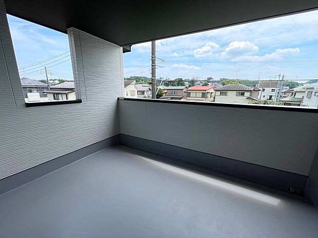 【バルコニー】住宅ローンに関してもお任せ下さい♪
〇頭金、自己資金無しでも購入できます
〇マイカーローン、カードローンを住宅ローンでおまとめ可
〇家具、家電、引っ越し費用も借入可
〇勤続年数1年未満可