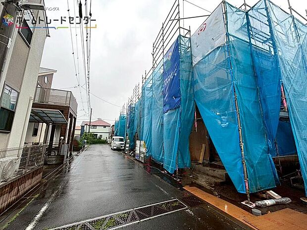 【前面道路含む現地写真】現地（2026年6月）撮影
交通量が少ない住宅街なので雨の日でも車の走行音も気になりません。