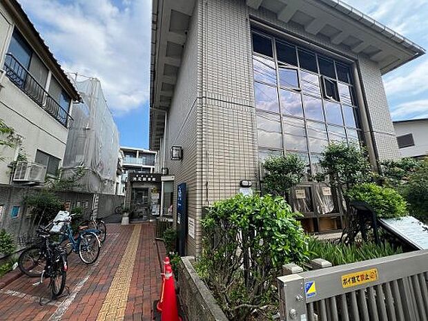 目黒区立洗足図書館