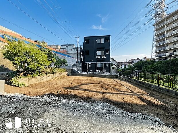 【現地外観】写真だけで読み取れない、この家だけの良さがたくさんございます。
そして、間取図からもわからない良さがきっと見つかるはずです。
是非、実際に現地見学をして下さい。