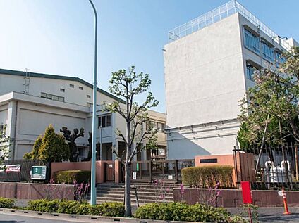 世田谷区立北沢中学校 750ｍ