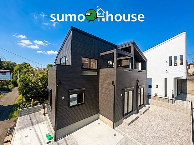 施工例の為、分譲中の建物とは外壁、屋根開口部等の形状・仕様が異なります。