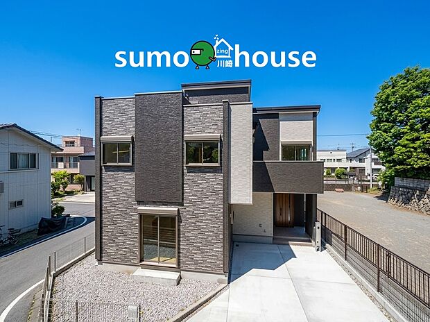 施工例の為、分譲中の建物とは外壁、屋根開口部等の形状・仕様が異なります。