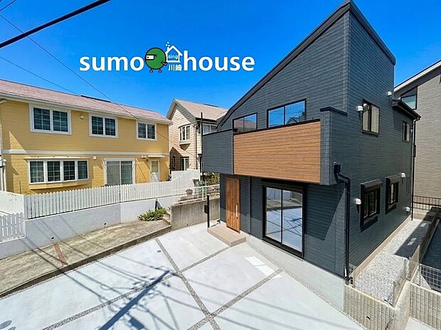 施工例の為、分譲中の建物とは外壁、屋根開口部等の形状・仕様が異なります。