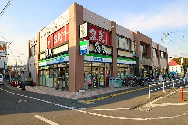 ファミリーマート稲城長沼店（約950m）