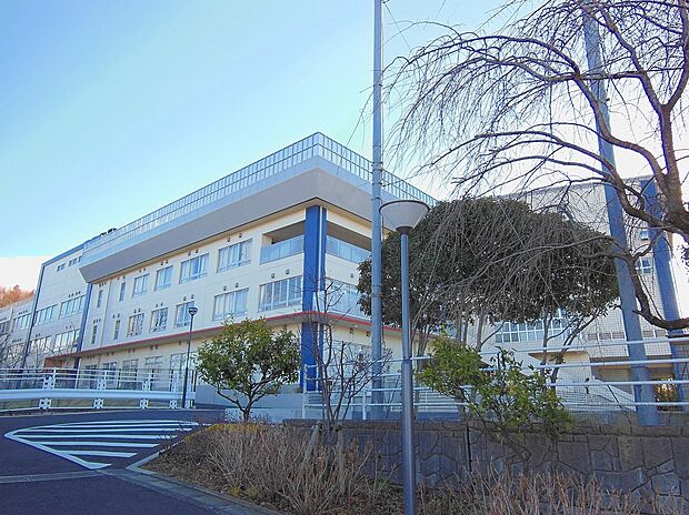 川崎市立柿生中学校(約1,450m)