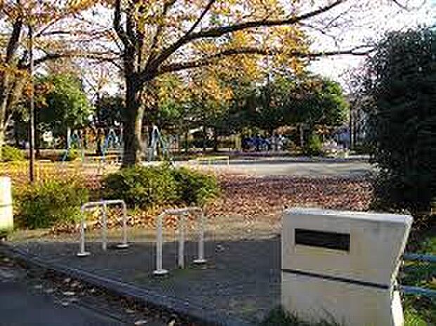新石川日向公園(約450m)