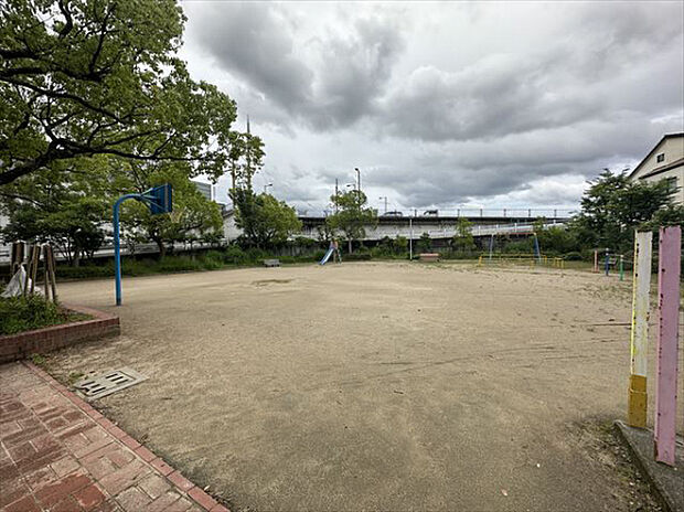 東小田公園(約250m)
