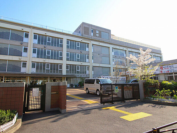 川崎市立橘中学校(約1,330m)