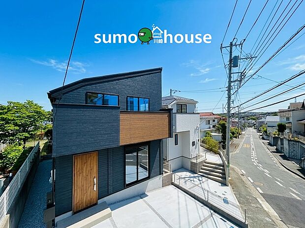 【同形状・同仕様写真(外観)】施工例の為、分譲中の建物とは外壁、屋根開口部等の形状・仕様が異なります。