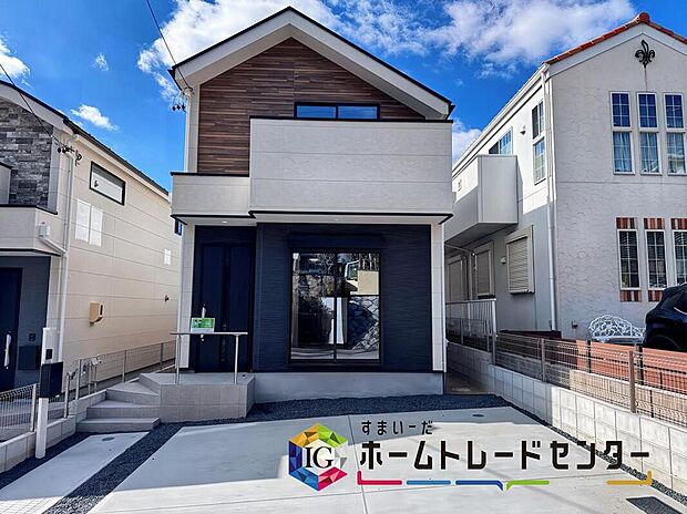 ２号棟
通風・採光にも優れ、心地よい光と風があふれています。 プライドを満たすクオリティが見事に調和した住空間。新築戸建でなければ体感できないひとときをご体感頂ける筈です。