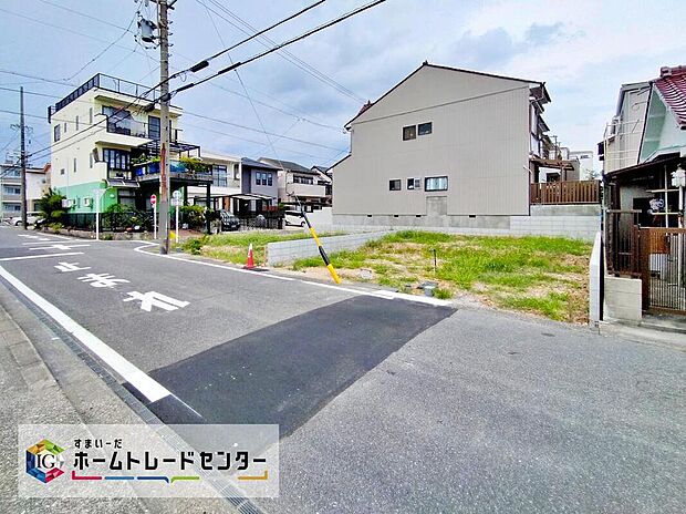 地下鉄名城線「瑞穂運動場東」駅まで徒歩17分♪雨や風からお車を守るビルトインガレージ採用。広めの前面道路で駐車もラクに行えます◎
