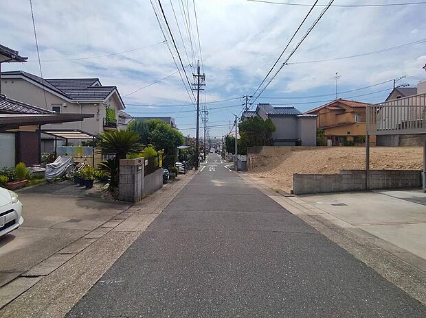 前面道路もぜひ現地でご確認ください。周辺の雰囲気まで実感していただけます。