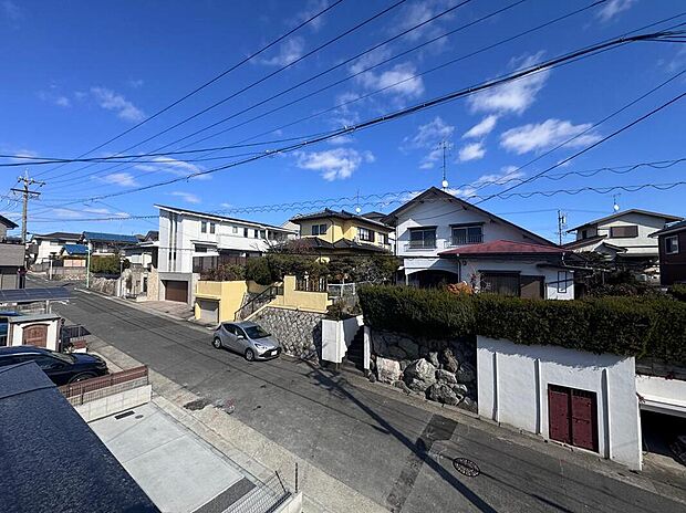 【住戸からの眺望写真】２号棟
目の前には高い建物のないので、青い空が大きく感じますね♪ぜひ現地にて実際の眺望をご確認下さい♪