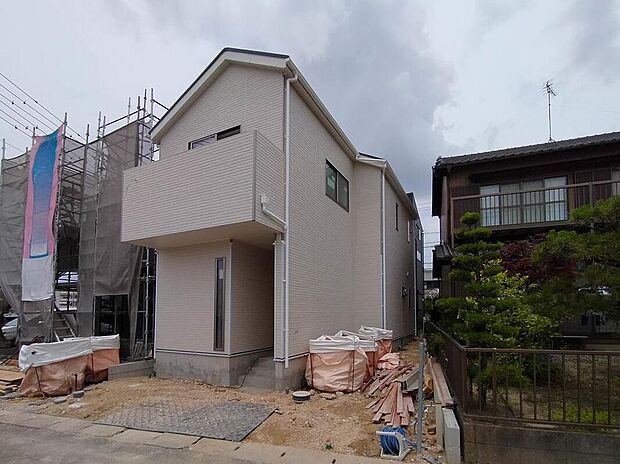 【現地外観写真】住宅の構造や設備仕様・完成イメージなどのご質問はいつでもお気軽にお問い合わせ下さいませ☆資料もお送りいたします♪
