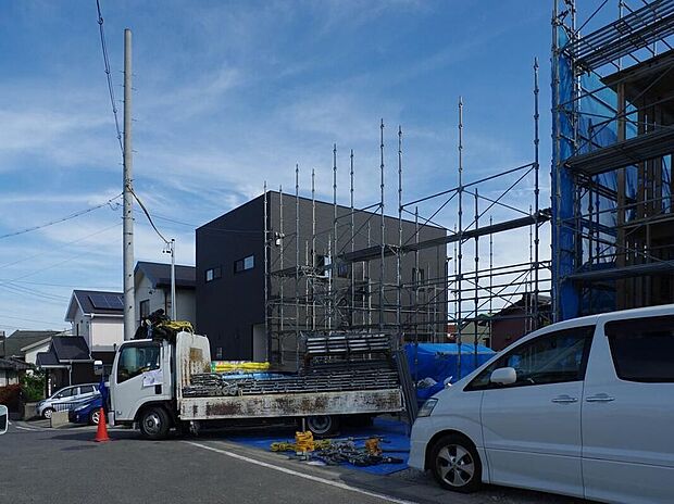 【現地外観写真】住宅の構造や設備仕様・完成イメージなどのご質問はいつでもお気軽にお問い合わせ下さいませ☆資料もお送りいたします♪