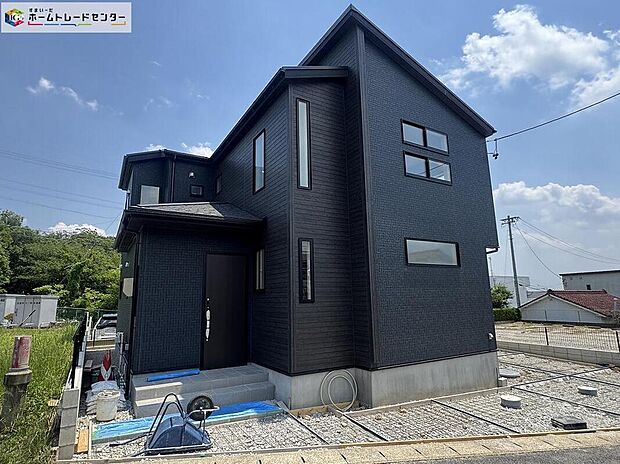 【現地外観写真】堂々完成いたしました！ぜひ現地にて、実際の建物・街並み・陽当たり等ご確認下さい♪お気軽にお問い合わせください☆