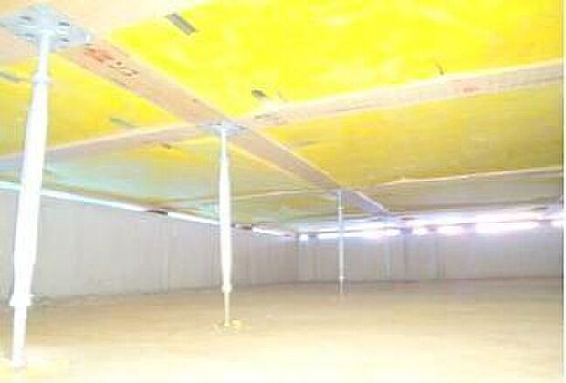 【鋼製床束】サビやシロアリを寄せ付けず、長期間の使用でも痩せず、腐らず、メンテナンス性にも優れています。