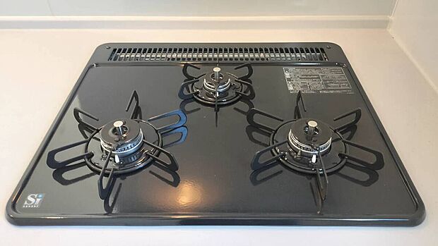 【ガスコンロ】効率よくお料理ができる3口コンロで、複数の料理を同時並行して調理できます